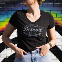 Load image into Gallery viewer, Ladies Relaxed V-neck Detroit Buckle T-shirt - Heather Black
