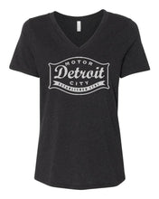 Load image into Gallery viewer, Ladies Relaxed V-neck Detroit Buckle T-shirt - Heather Black
